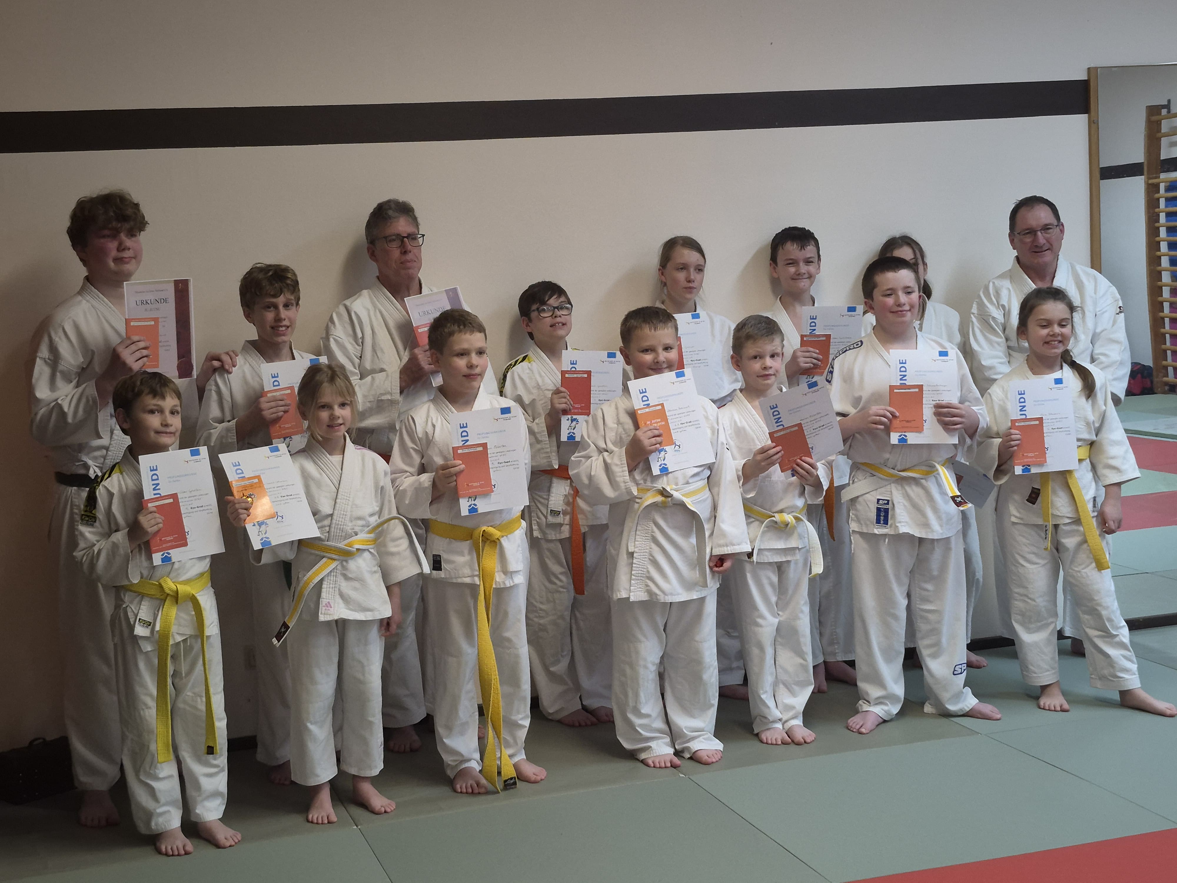 Herzlichen Glückwunsch an unsere neuen Ju-Jutsu-Graduierten!